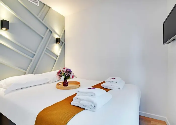 ホテル Amazing 1br/4p - Cremieux - Gare De Lyon 3*